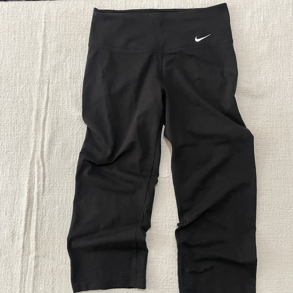 NIKE Women's Small Dri-Fit Capri‎ Black Leggings Workout Run Walk Activewear